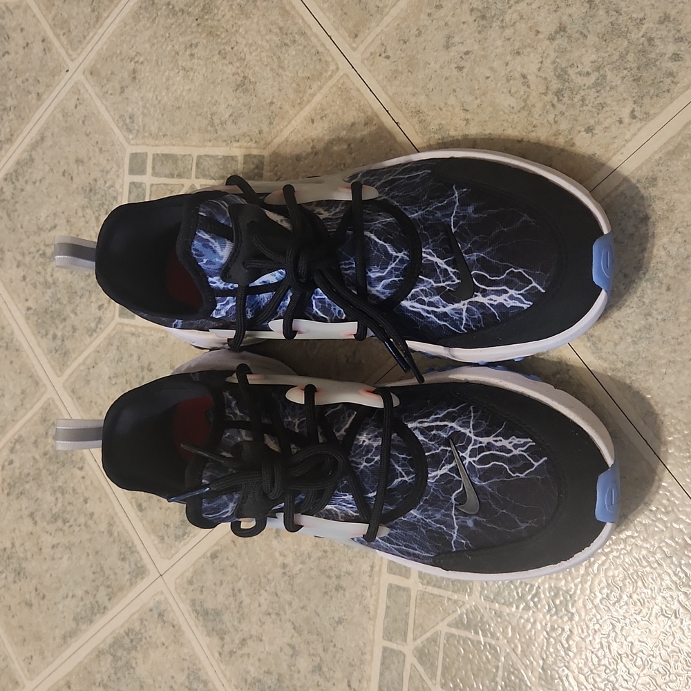 Boys Nikes
